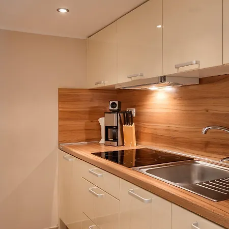 Malerisches Mit Mediterranem Garten, Babybett, Waschmaschine, Terrasse - Hundefreundlich Apartment *