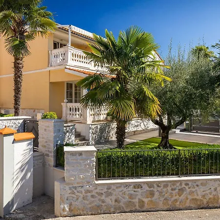 Malerisches Mit Mediterranem Garten, Babybett, Waschmaschine, Terrasse - Hundefreundlich Apartment