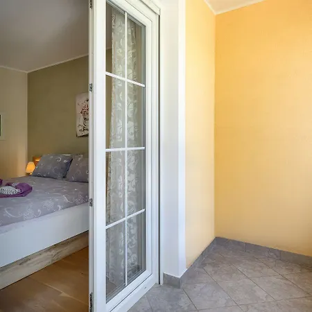 Malerisches Mit Mediterranem Garten, Babybett, Waschmaschine, Terrasse - Hundefreundlich Apartment *