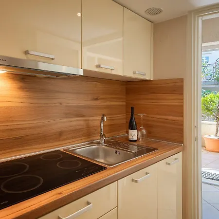 Malerisches Mit Mediterranem Garten, Babybett, Waschmaschine, Terrasse - Hundefreundlich * Porec