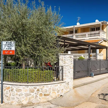 Malerisches Mit Mediterranem Garten, Babybett, Waschmaschine, Terrasse - Hundefreundlich Apartment Porec